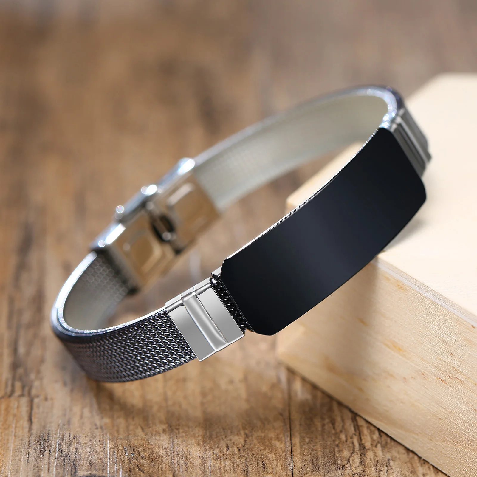 Edelstahl Armband mit Namensgravur – Personalisierter Armreif für Damen & Herren