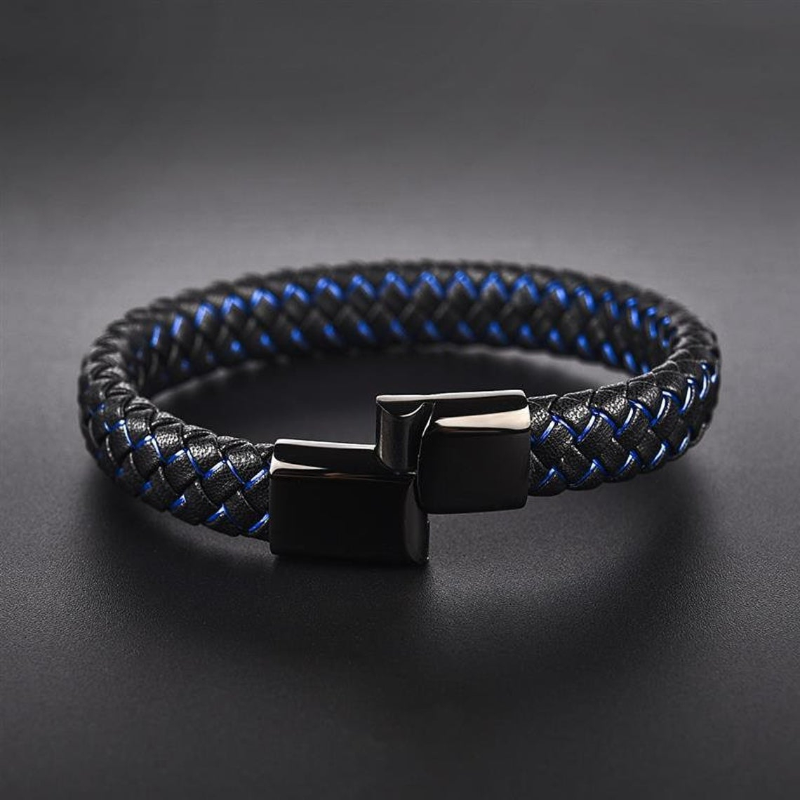 Lederarmband mit Textgravur – personalisiert mit Wunschtext