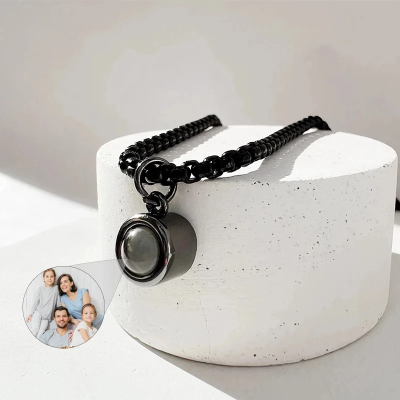 Halskette mit Fotoprojektion – Personalisierte Projektionskette mit eigenem Bild im Inneren