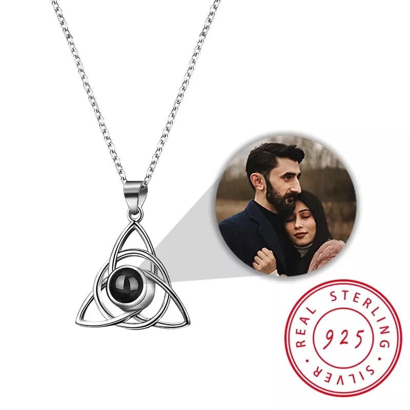 Dreieck-Halskette mit Fotoprojektion aus 925er Sterling Silber – personalisiert mit eigenem Bild