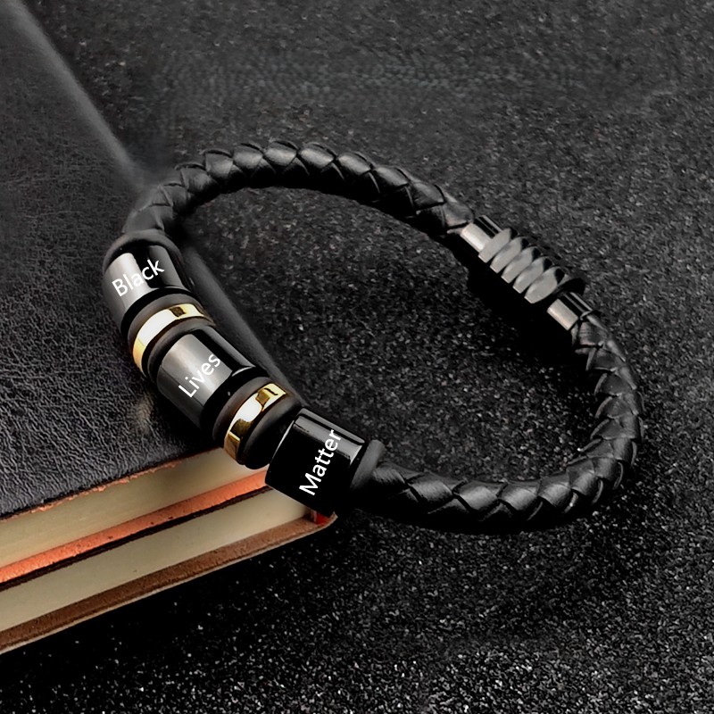 lederarmband-mit-gravierten-namen