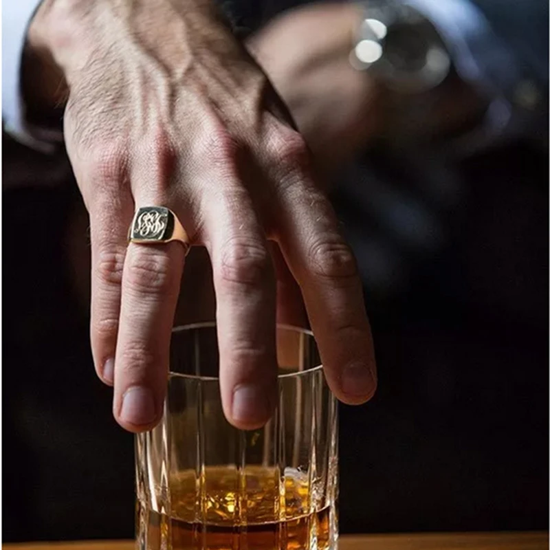 Vnox-Personalisierte-Herren-Signet-Ringe-Chunky-Edelstahl-Junge-Stempel-Band-Anpassen-Gravieren-M-nnlichen-Schmuck-Bruderschaft-jpg_Q90-jpg_MrlORduOjUSeE