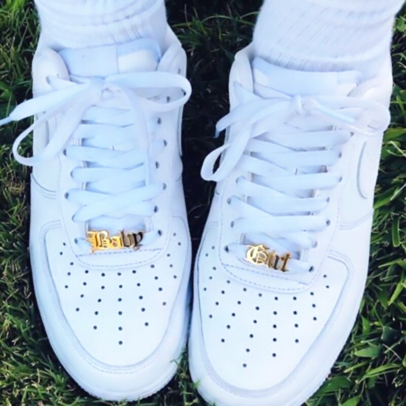 Personalisierter Schnürsenkel Anhänger Schuhschnalle mit eigenem Namen Signatur 2 Stück