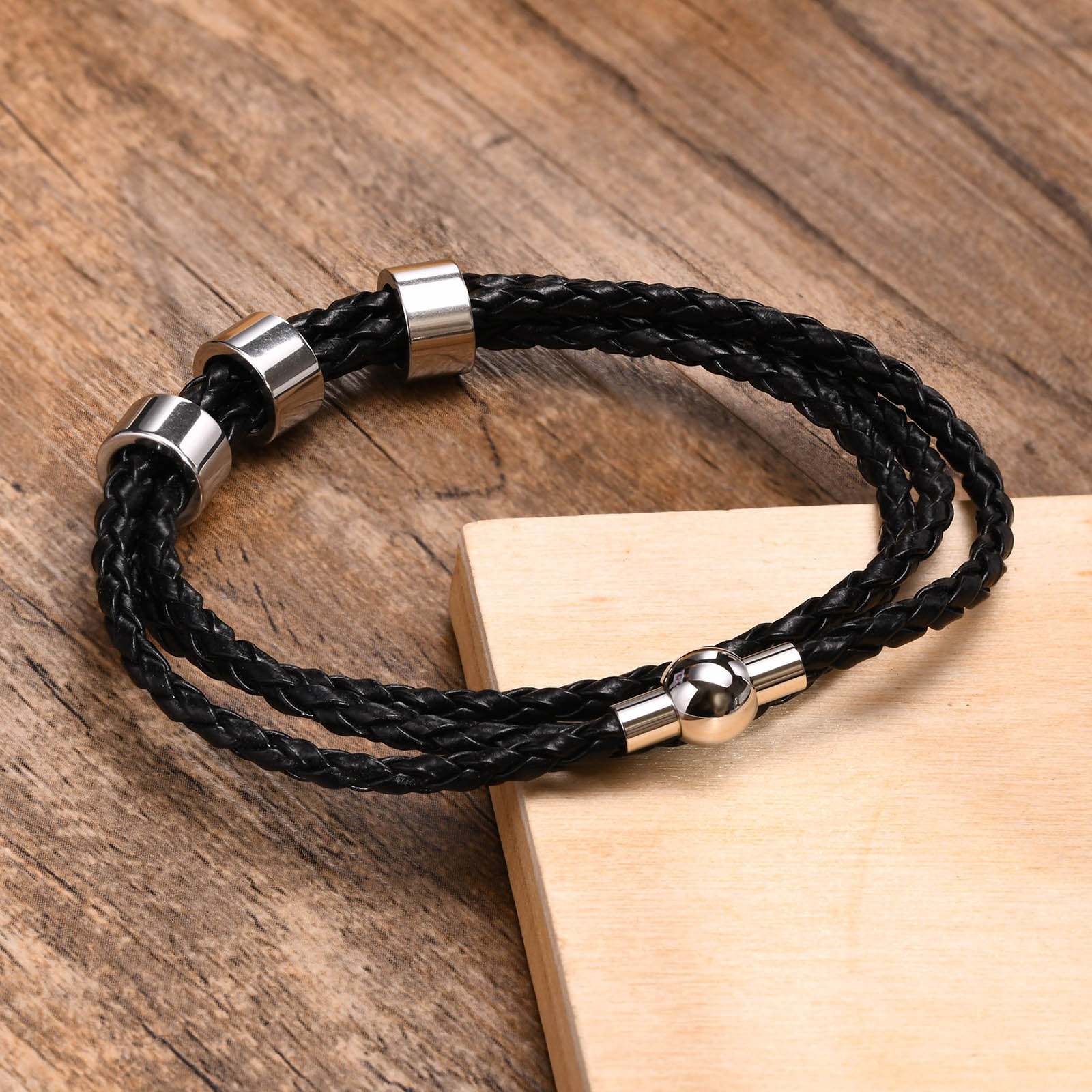 Lederarmband-mit-Gravur-3