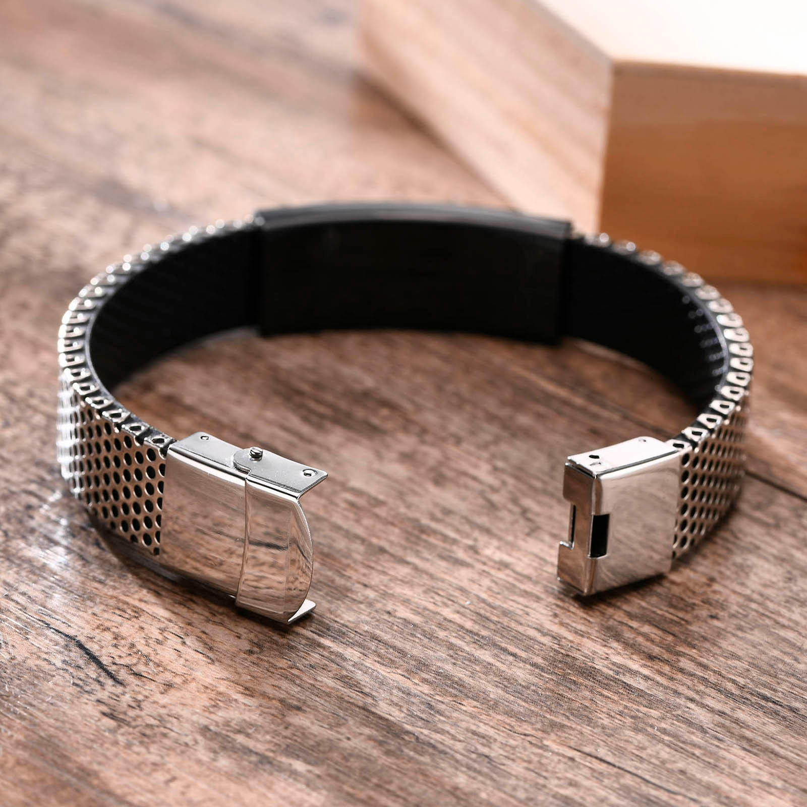 Verstellbares Armband aus Edelstahl mit eigenem Namen Wunschtext Gravur