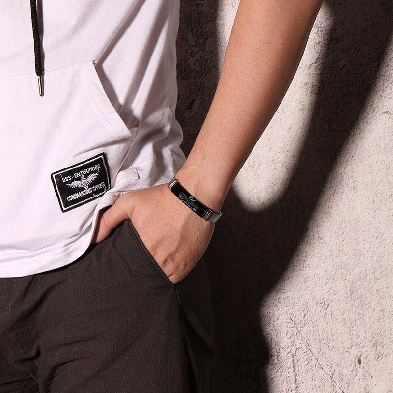 Verstellbares Herrenarmband aus Edelstahl mit eigenem Namen Wunschtext Gravur Armband